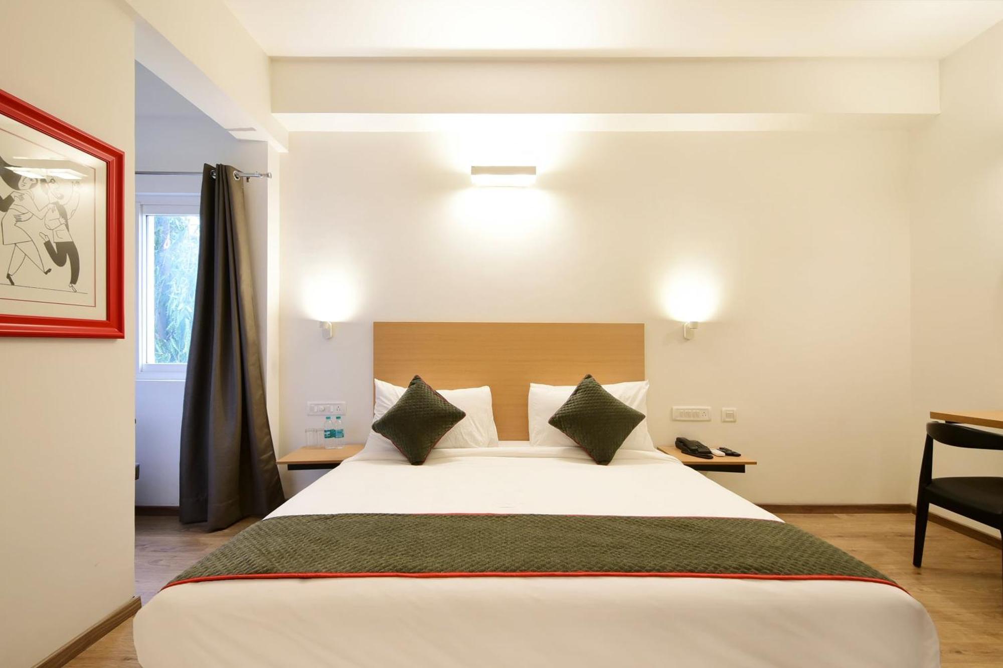 Townhouse Airport Road Hotel Yelahanka Bagian luar foto
