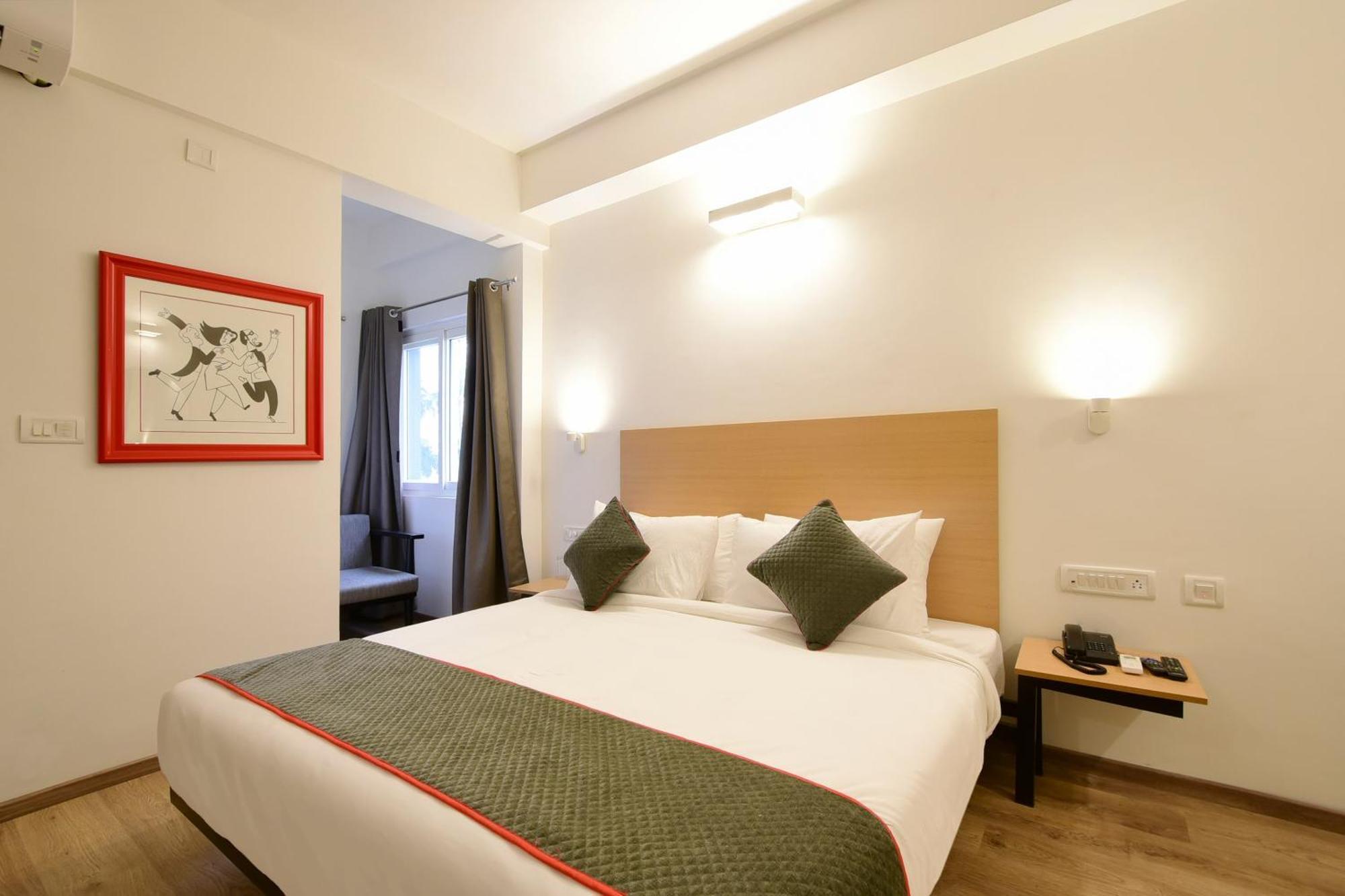 Townhouse Airport Road Hotel Yelahanka Bagian luar foto