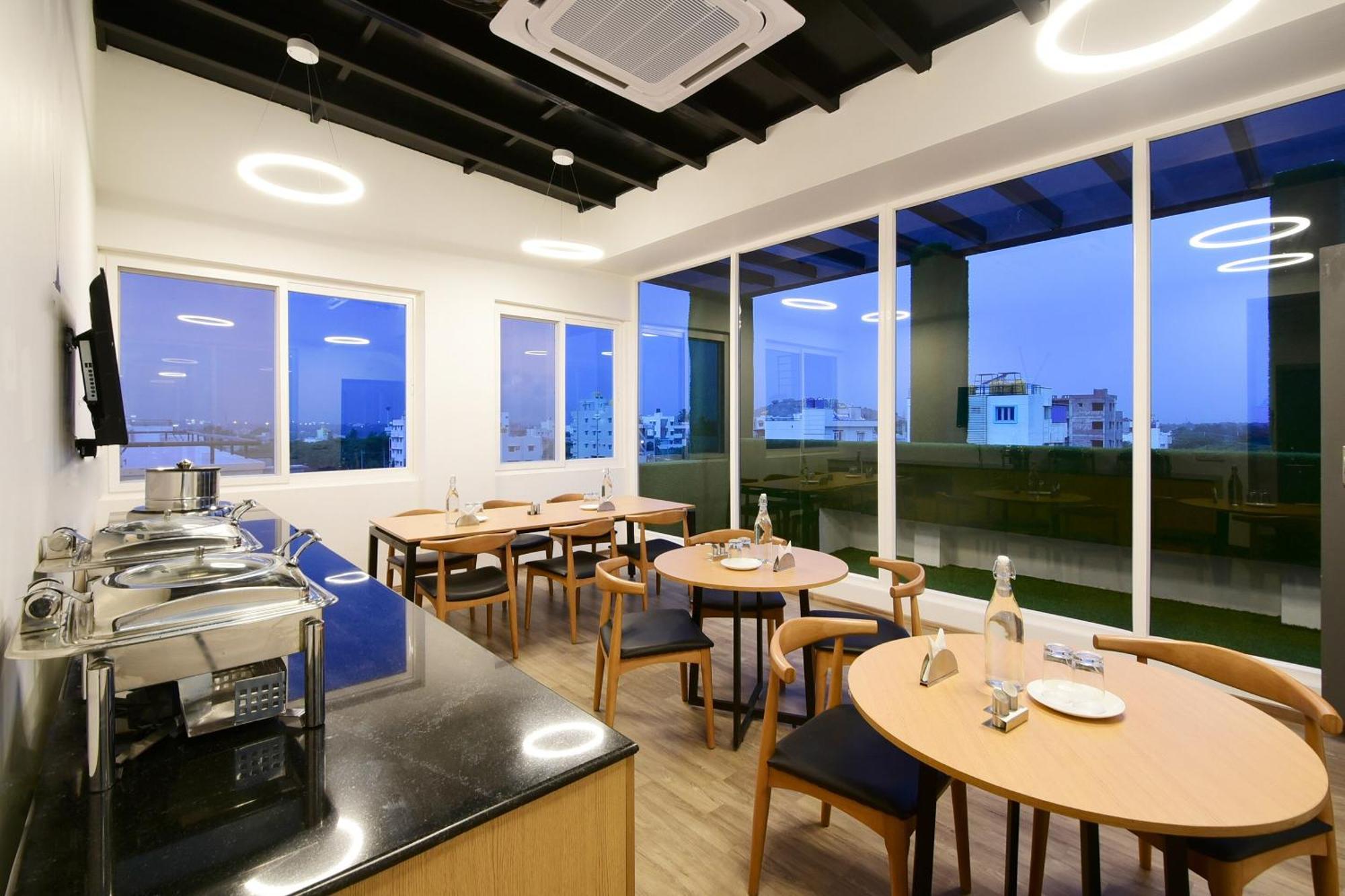 Townhouse Airport Road Hotel Yelahanka Bagian luar foto
