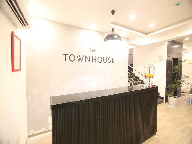 Townhouse Airport Road Hotel Yelahanka Bagian luar foto