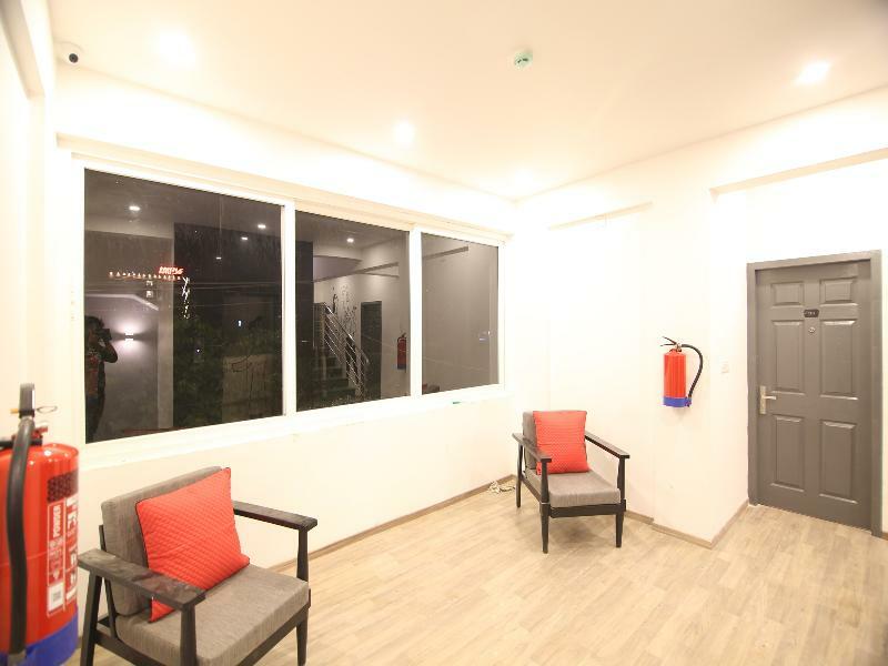 Townhouse Airport Road Hotel Yelahanka Bagian luar foto