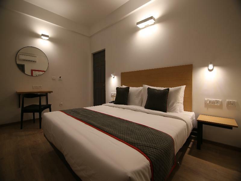 Townhouse Airport Road Hotel Yelahanka Bagian luar foto