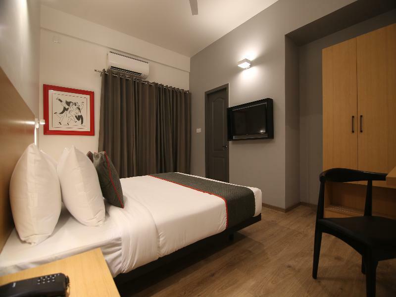 Townhouse Airport Road Hotel Yelahanka Bagian luar foto